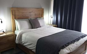 Hantam Suites